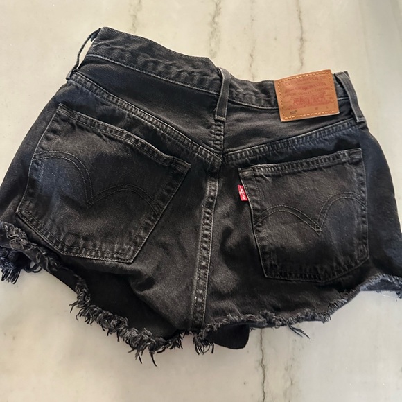 Levi high rise shorts. Black. Size 25. Like new. Don’t fit me right. - Picture 2 of 4